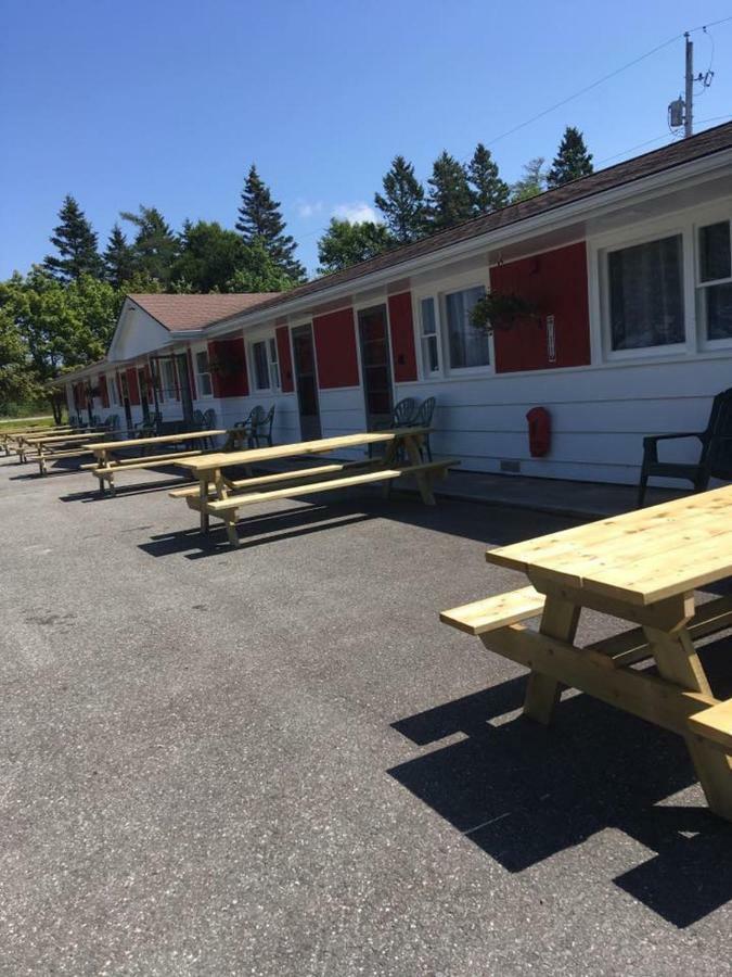 Webbers Lake Charlotte Motel Queen And Double Bed Eksteriør billede