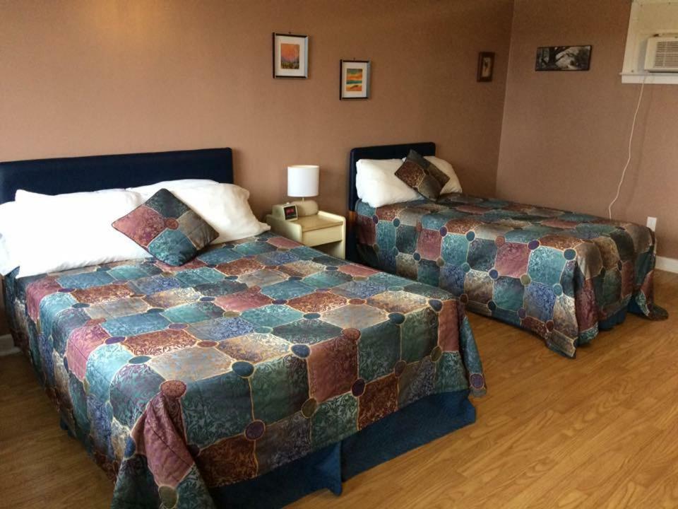 Webbers Lake Charlotte Motel Queen And Double Bed Eksteriør billede