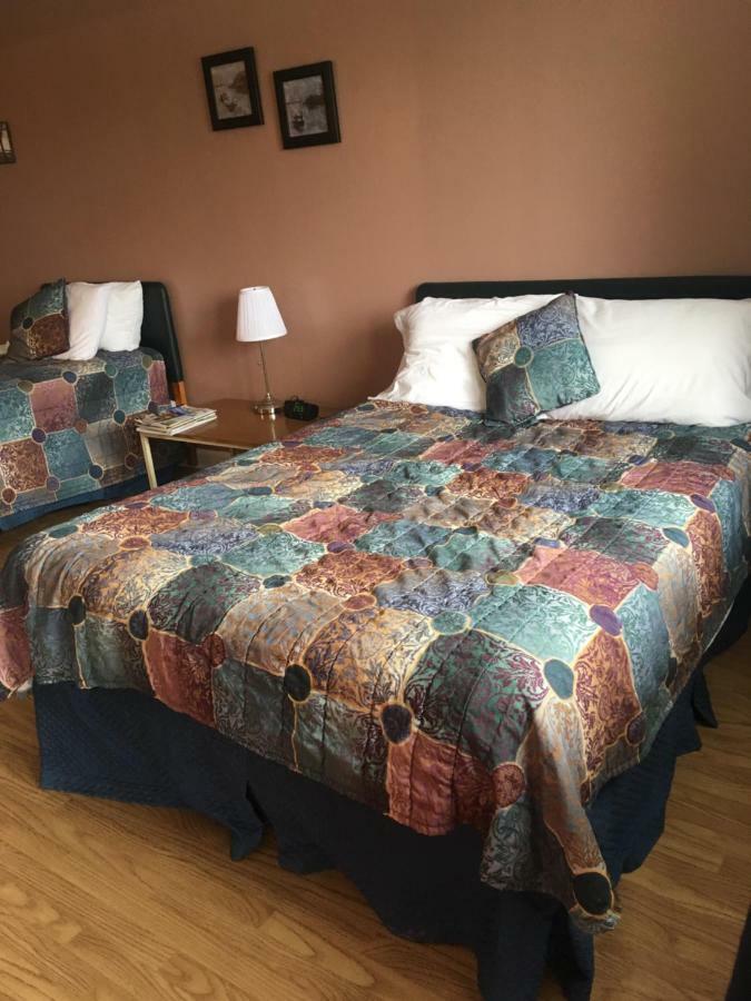 Webbers Lake Charlotte Motel Queen And Double Bed Eksteriør billede